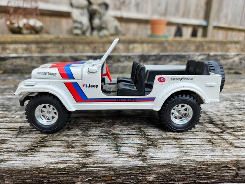 Burago jeep 24 vgc - 1/24,